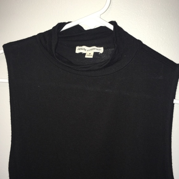 Turtle neck Tank - Picture 3 of 3